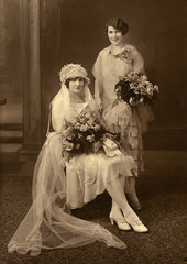 Portrait of Koreshan Imogene Evelyn Bubbett Rahn and bride Edla Keck.