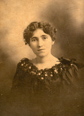 Portrait of Koreshan Alwina Lorweir.
