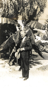 Outdoor portrait of Koreshan Lou Staton.
