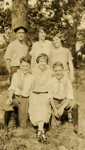 Group portrait of Koreshan Imogene Bubbett (later Rahn) with the George Switzer family.