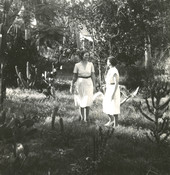 Henrietta Luettich Whidden (later Davenport), left, with Koreshan Hedwig Michel.