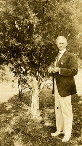 Outdoor portrait of Koreshan Lou Staton.