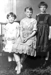 A few daughters of Dr. Chandler Holmes Smith II and Marie Vann Dial Smith