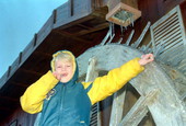 Jamey Angerer grabs icicles - Tallahassee, Florida