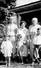 Sam, Sadie and Mattie Singer with sons Marvin, David, and Leon