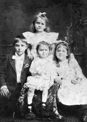 Children posing - Brooksville, Florida