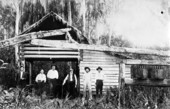 Cane grinding gears at right, boiling shed in rear - Osceola County, Florida