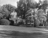 Luna Plantation main house