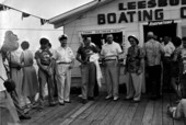 Jacksonville Outboard Motorboat Club members receiving the key to Leesburg.