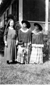 Deaconess Bedell visiting a couple of Seminole women and a child
