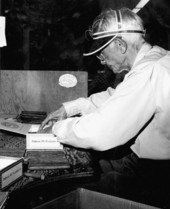 Padron cigar worker