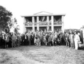 Confederate veterans and crowd standing at the Gamble Plantation Judah P. Benjamin Memorial