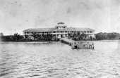 Shultz Hotel in Punta Rassa.