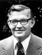 Portrait of Florida legislative representative Tom Lewis.