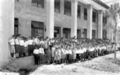 Crowd of students pose underneath portico of newly constructed Ponce de Leon High school