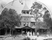 Front view of the Lanark Inn - Lanark-On-The-Gulf, Florida.