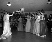 Doris Dunaway throwing the bridal bouquet.