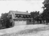 Garage and laundry of Charles Deering