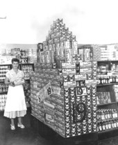 Sunshine cracker display at Setzer's grocery.
