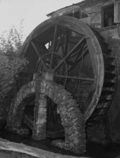 Florida Memory • Waterwheel at the Mill Top Tavern located at 19 1