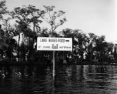 Sign giving direction to Lake Beresford