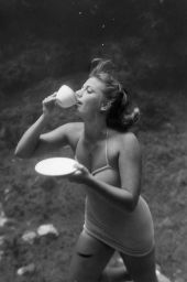 Nancy Tribble (later Benda) performing as a mermaid at Weeki Wachee Springs.