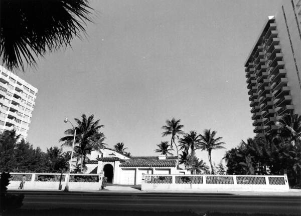 Last home in Milionair's Row - Miami Beach, Florida.